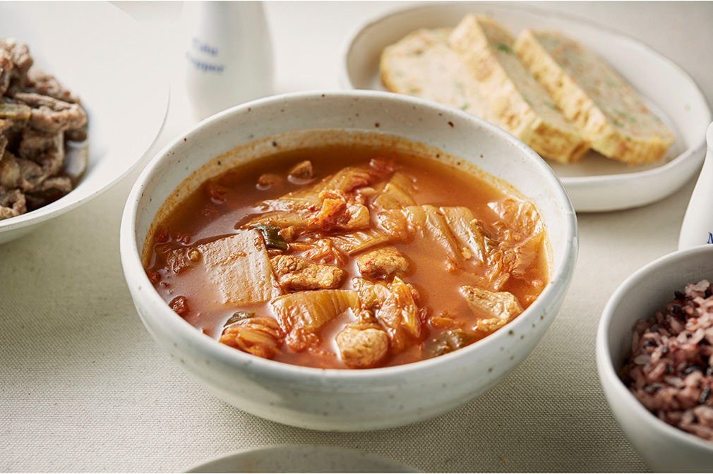 자연에찬] 돼지고기 김치찌개 - 마켓컬리